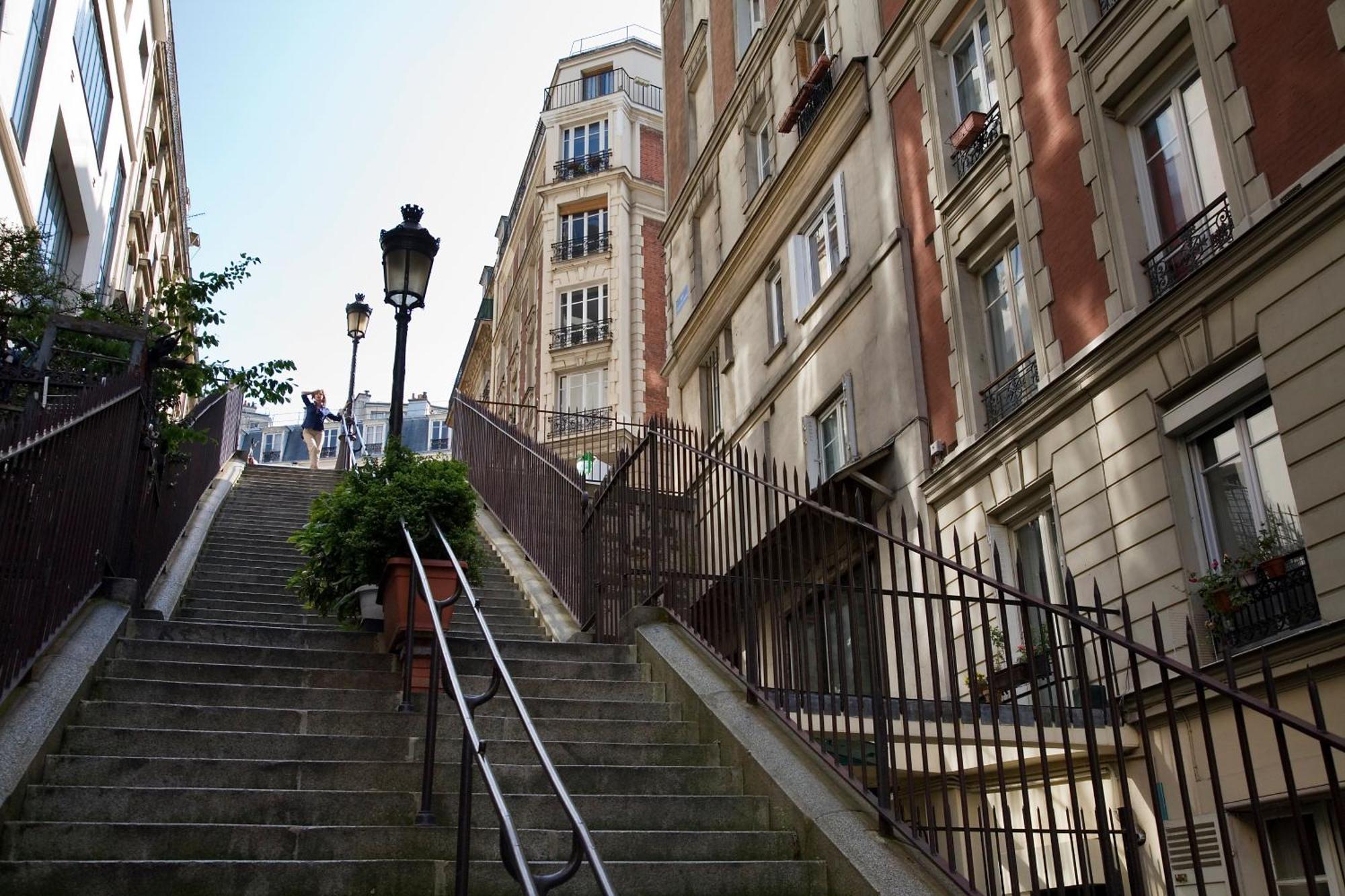 パリDuplex De Charme Au Coeur De Montmartreアパートメント エクステリア 写真